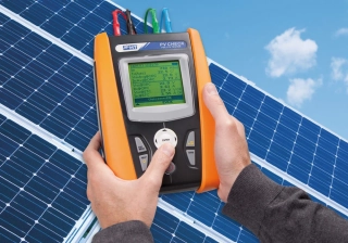 PVCHECKs Multifunkční zařízení pro kontrolu elektrické bezpečnosti a výkonu fotovoltaického systému dle normy EN62446